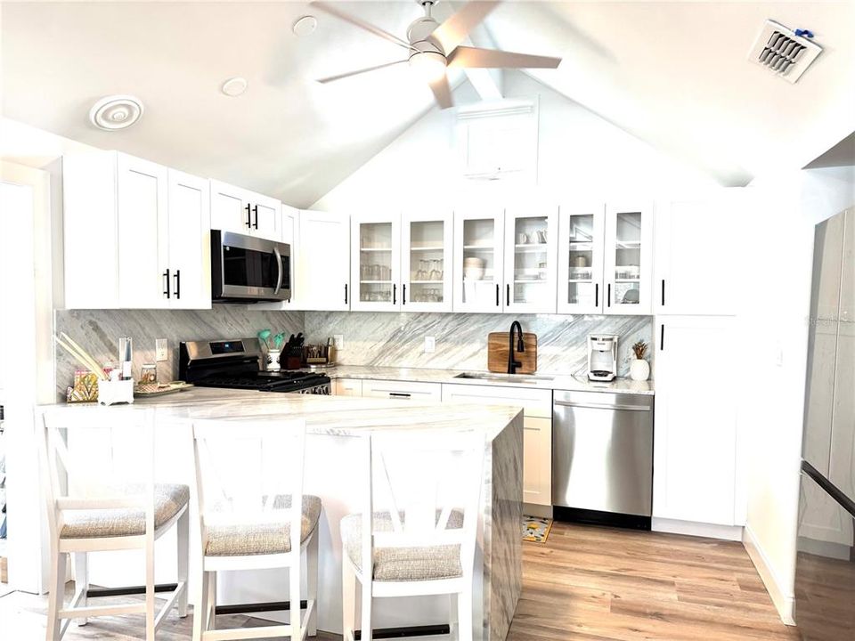 出租: $14,400 (3 贝兹, 3 浴室, 1650 平方英尺)