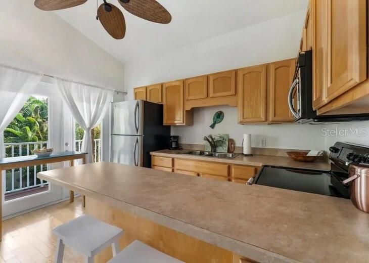 出租: $14,400 (3 贝兹, 3 浴室, 1650 平方英尺)