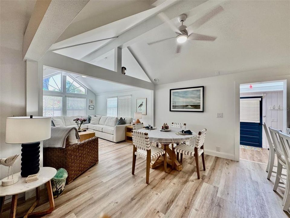 出租: $14,400 (3 贝兹, 3 浴室, 1650 平方英尺)