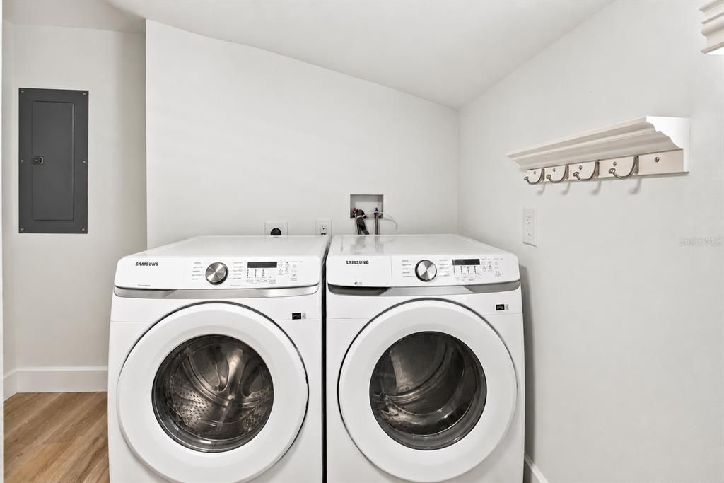 В аренду: $7,850 (2 спален, 2 ванн, 1650 Квадратных фут)