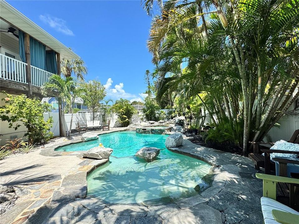 出租: $14,400 (3 贝兹, 3 浴室, 1650 平方英尺)