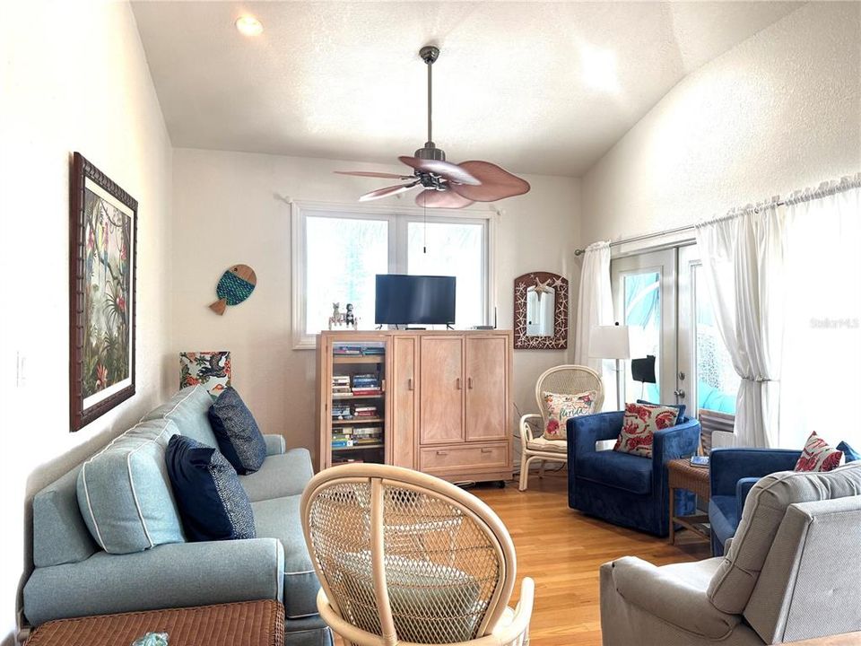 出租: $14,400 (3 贝兹, 3 浴室, 1650 平方英尺)