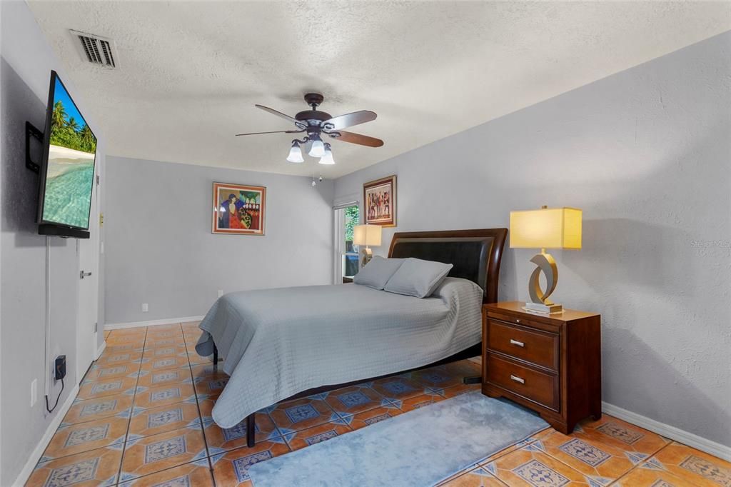 For Sale: $450,000 (4 beds, 2 baths, 2193 Square Feet)