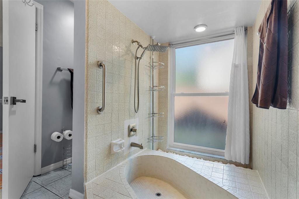 For Sale: $450,000 (4 beds, 2 baths, 2193 Square Feet)