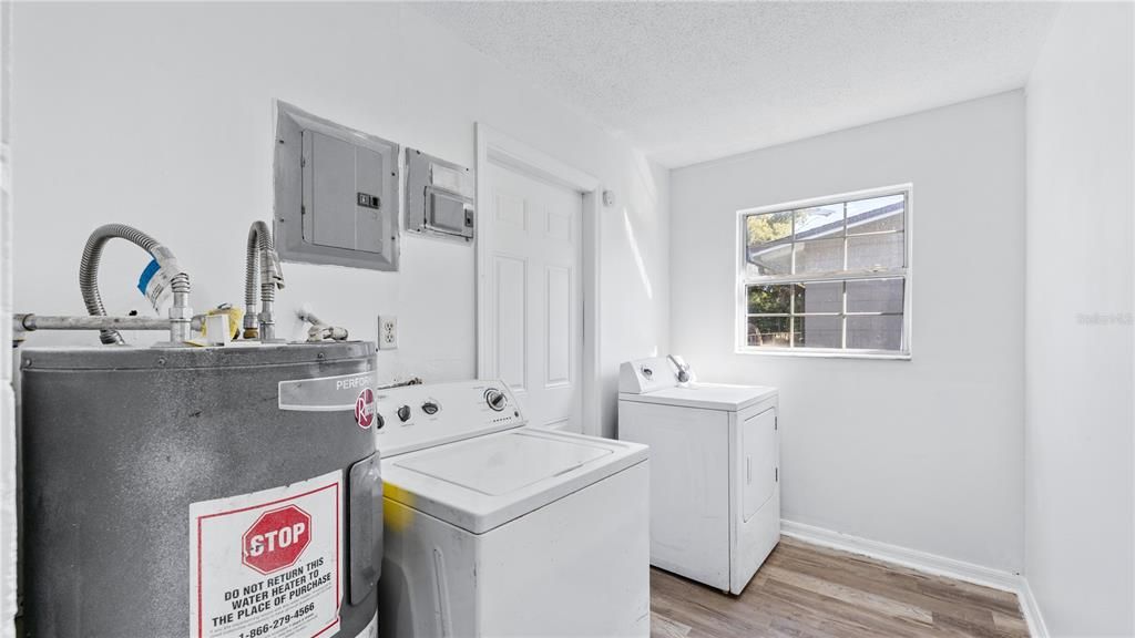 En Venta: $284,900 (3 camas, 1 baños, 906 Pies cuadrados)