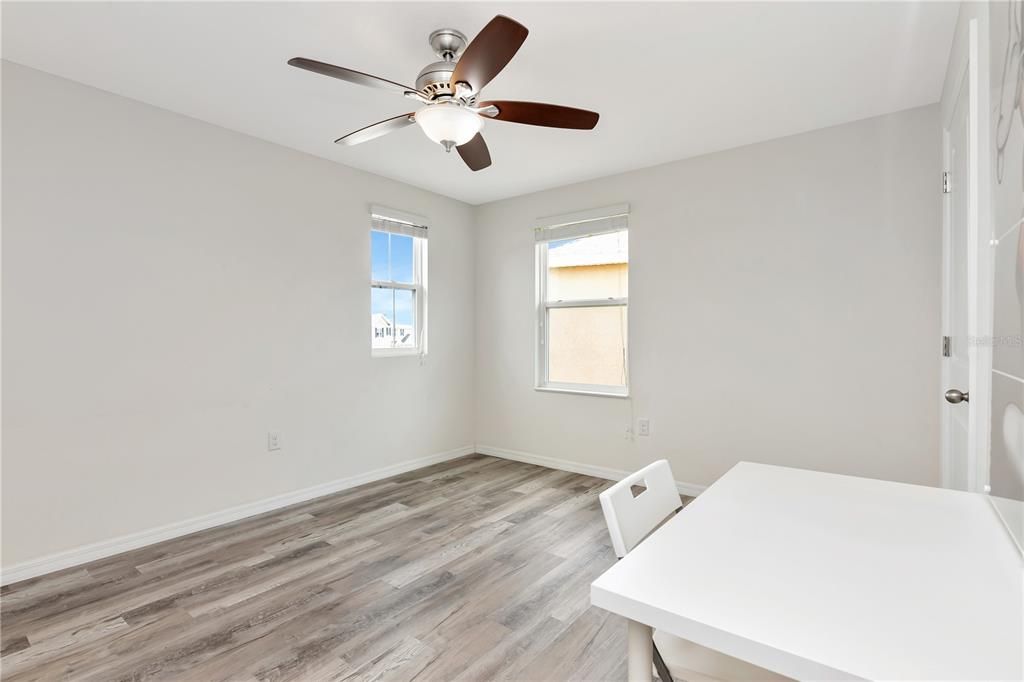 待售: $569,000 (5 贝兹, 2 浴室, 2884 平方英尺)