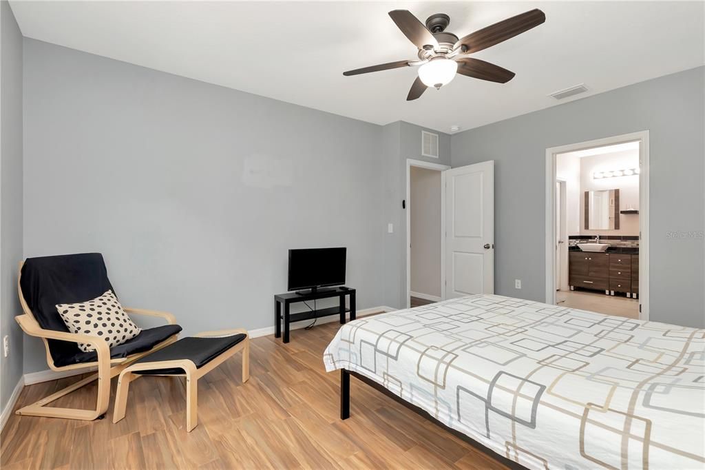 待售: $569,000 (5 贝兹, 2 浴室, 2884 平方英尺)