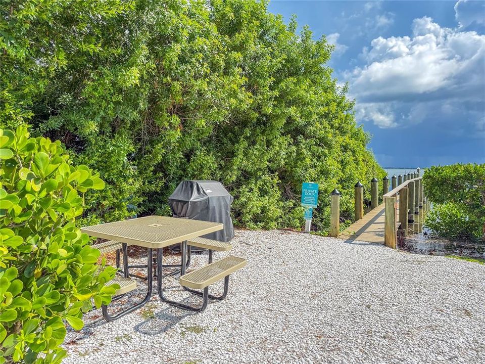 For Sale: $699,000 (2 beds, 2 baths, 1014 Square Feet)