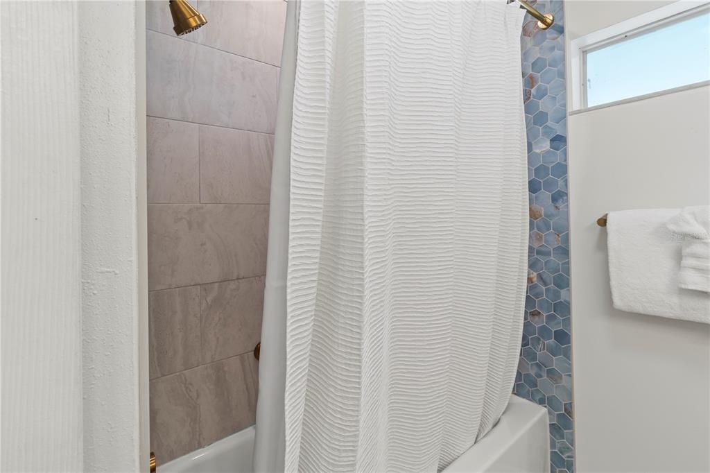 For Sale: $699,000 (2 beds, 2 baths, 1014 Square Feet)