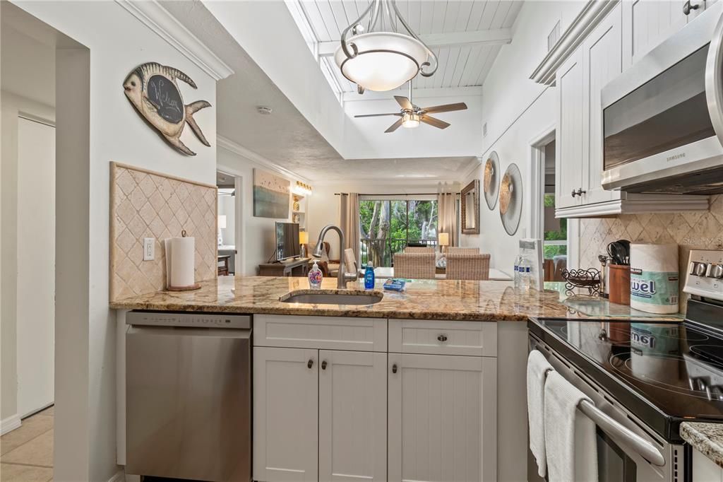 For Sale: $699,000 (2 beds, 2 baths, 1014 Square Feet)