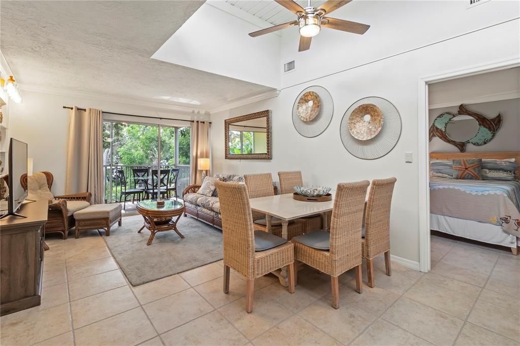 For Sale: $699,000 (2 beds, 2 baths, 1014 Square Feet)