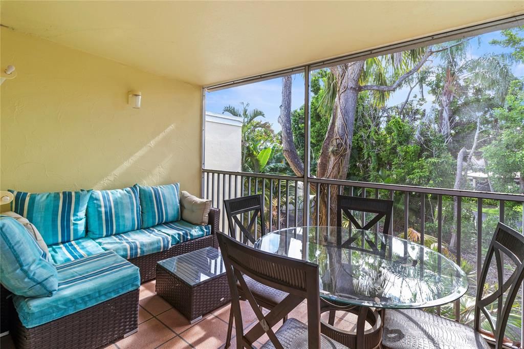 For Sale: $699,000 (2 beds, 2 baths, 1014 Square Feet)