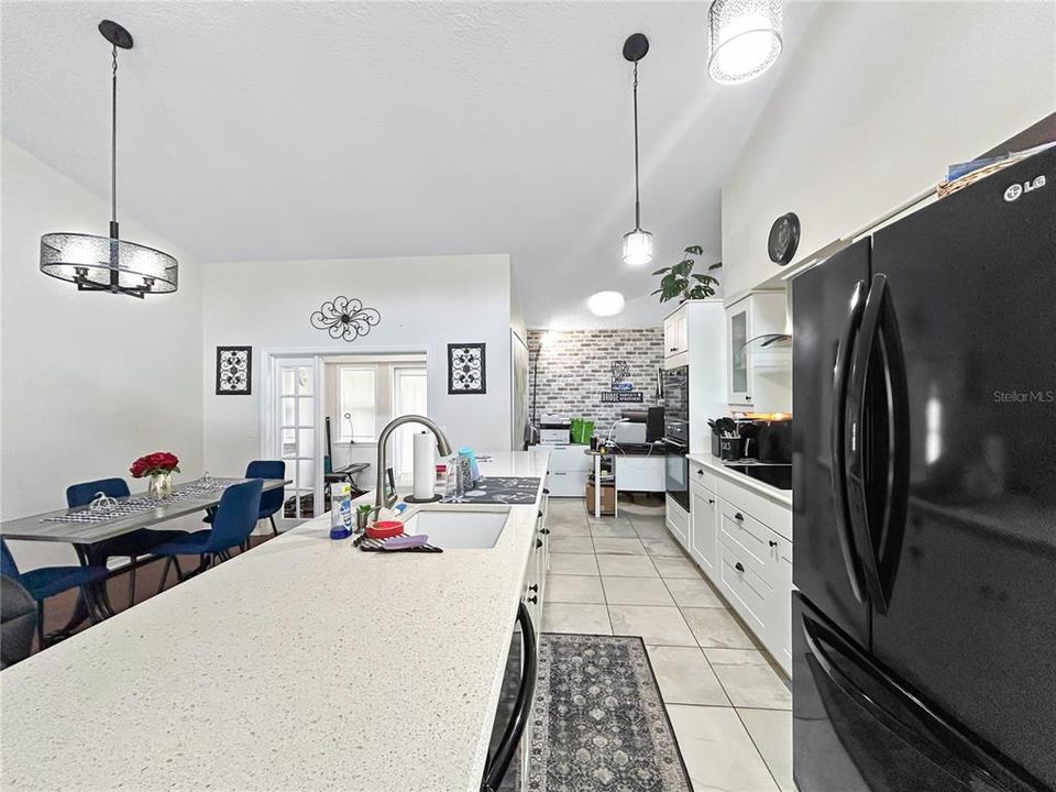 待售: $410,000 (3 贝兹, 2 浴室, 1587 平方英尺)