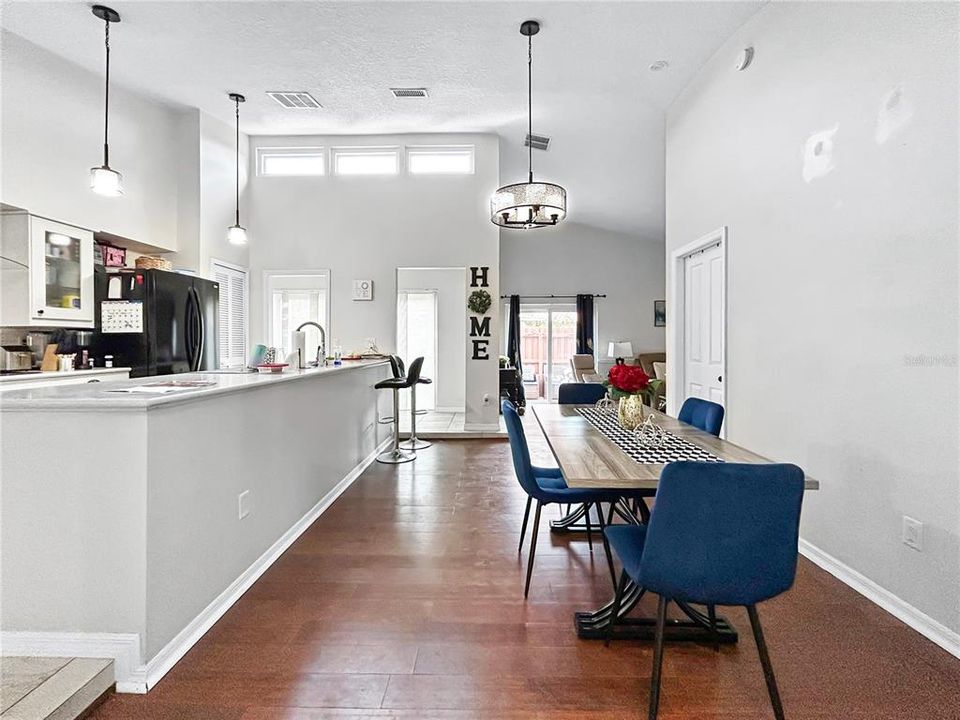 待售: $410,000 (3 贝兹, 2 浴室, 1587 平方英尺)