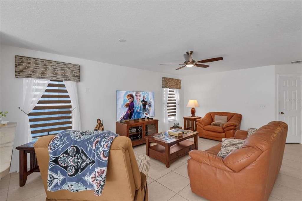 For Sale: $415,000 (3 beds, 2 baths, 1692 Square Feet)