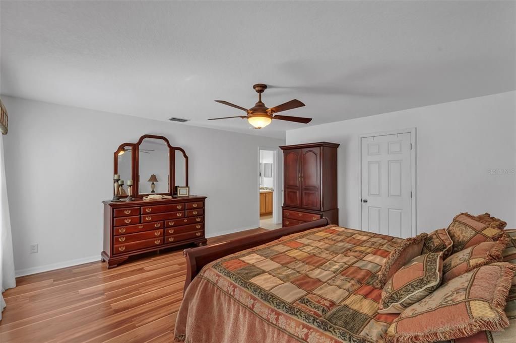 For Sale: $415,000 (3 beds, 2 baths, 1692 Square Feet)