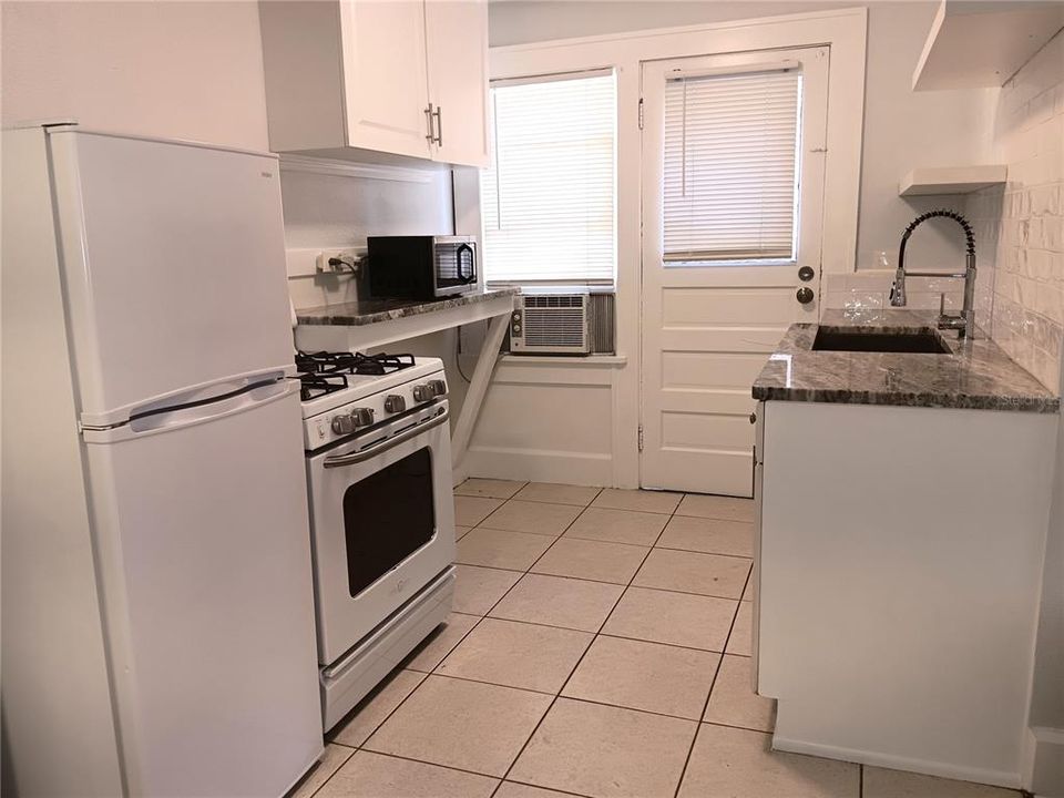 For Rent: $1,395 (0 beds, 1 baths, 500 Square Feet)