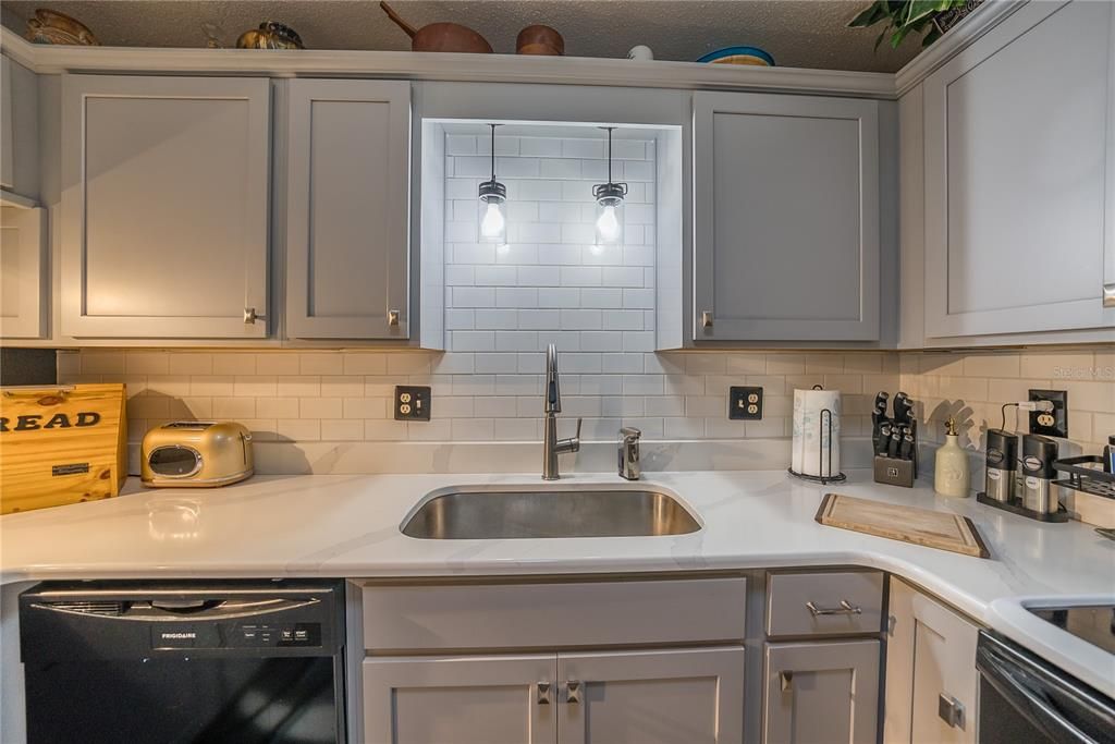 待售: $162,900 (2 贝兹, 2 浴室, 1338 平方英尺)