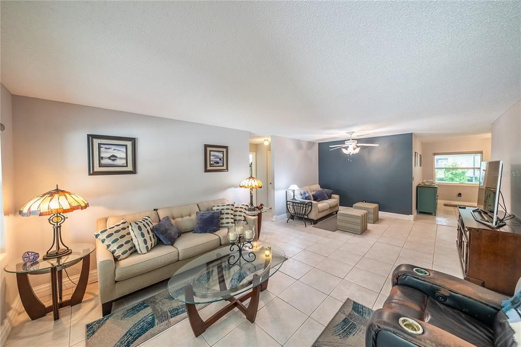 待售: $162,900 (2 贝兹, 2 浴室, 1338 平方英尺)