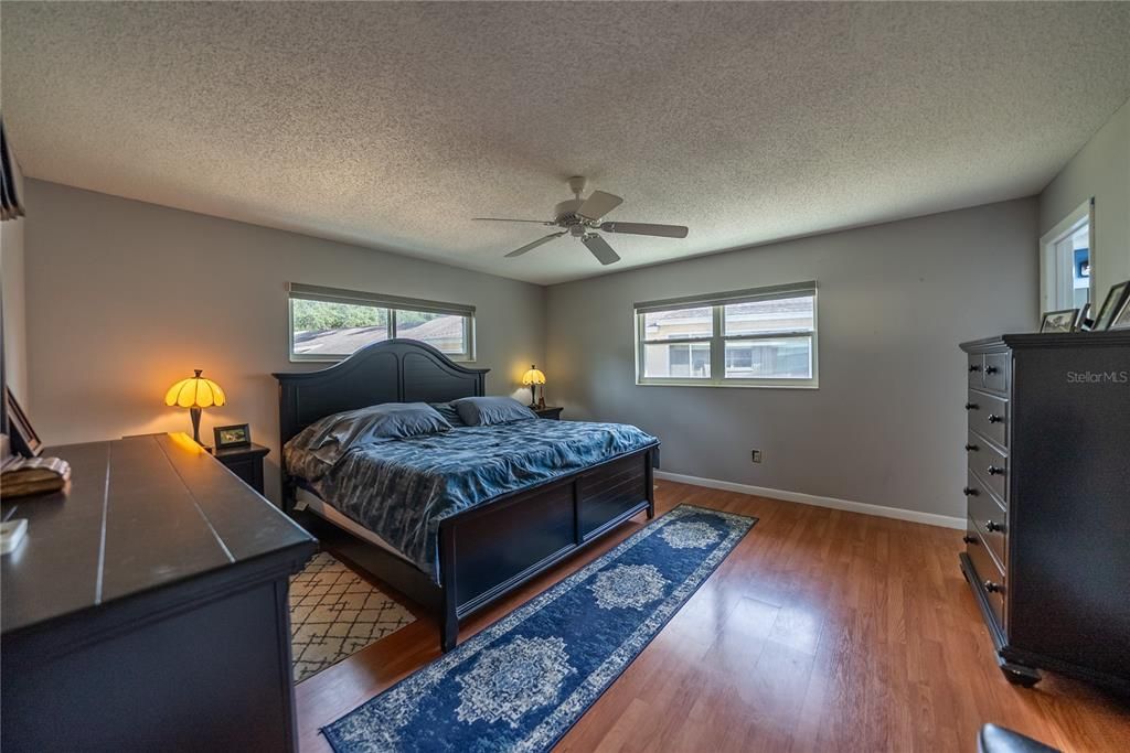 待售: $162,900 (2 贝兹, 2 浴室, 1338 平方英尺)