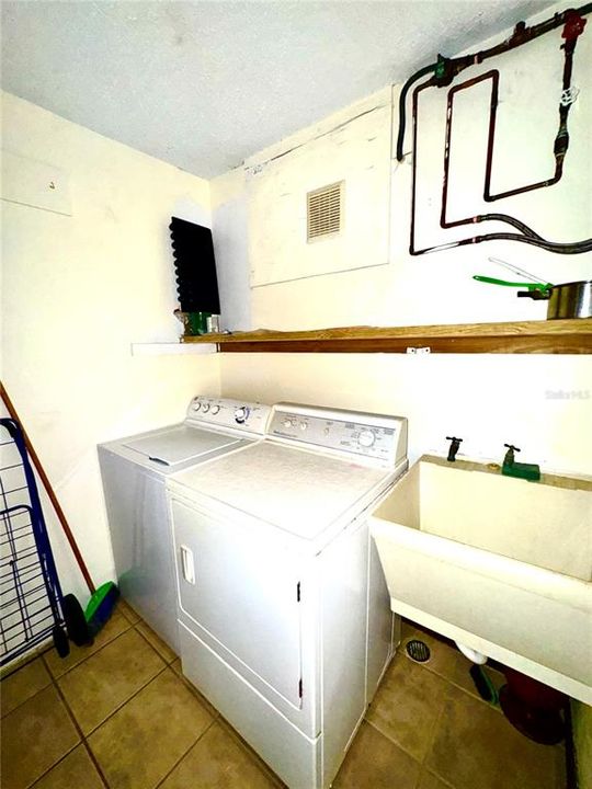 For Rent: $1,800 (2 beds, 2 baths, 1183 Square Feet)