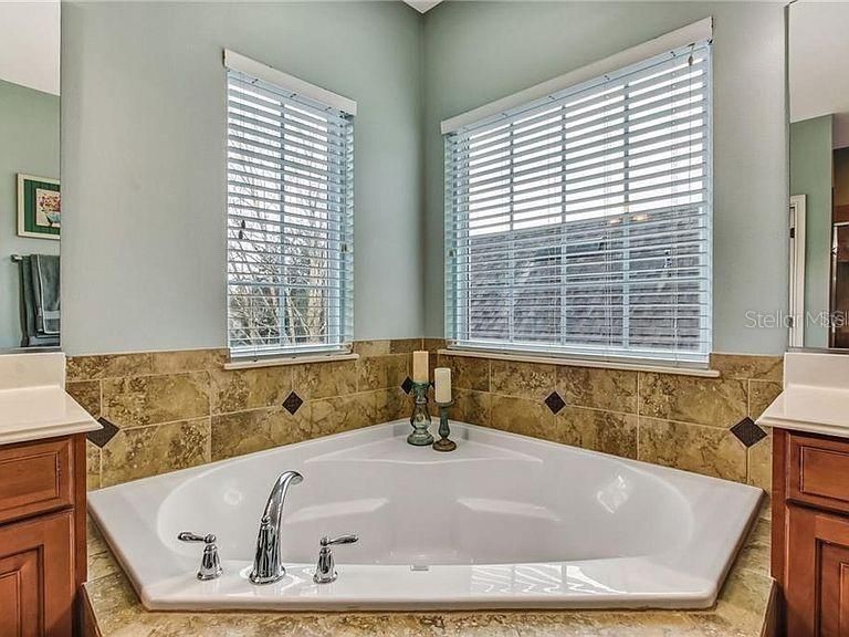 For Rent: $3,800 (4 beds, 3 baths, 2485 Square Feet)