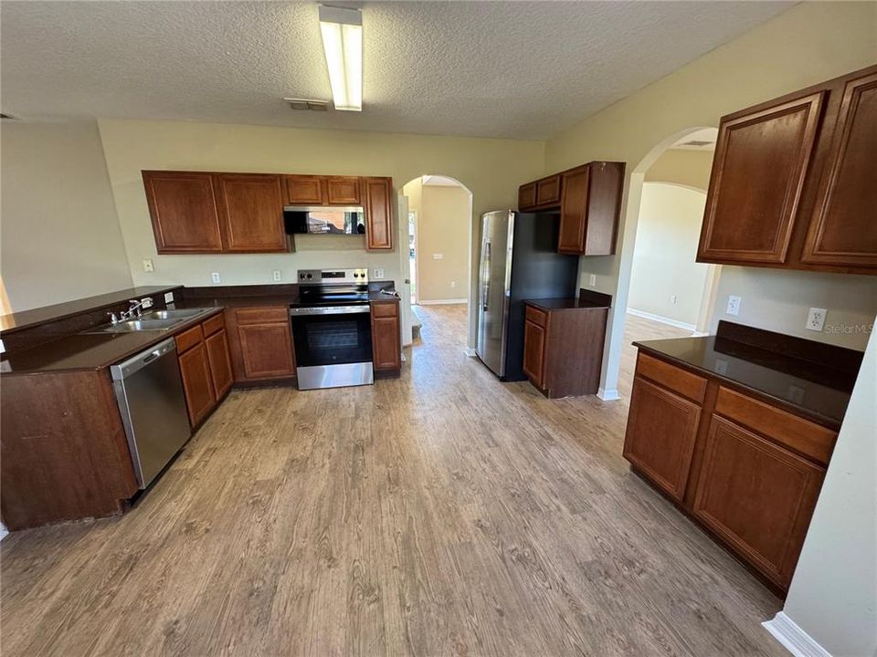 En Venta: $299,900 (4 camas, 2 baños, 2162 Pies cuadrados)