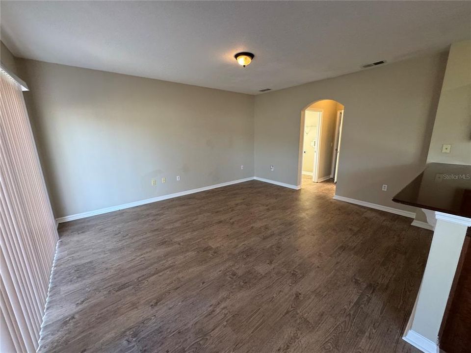 En Venta: $299,900 (4 camas, 2 baños, 2162 Pies cuadrados)