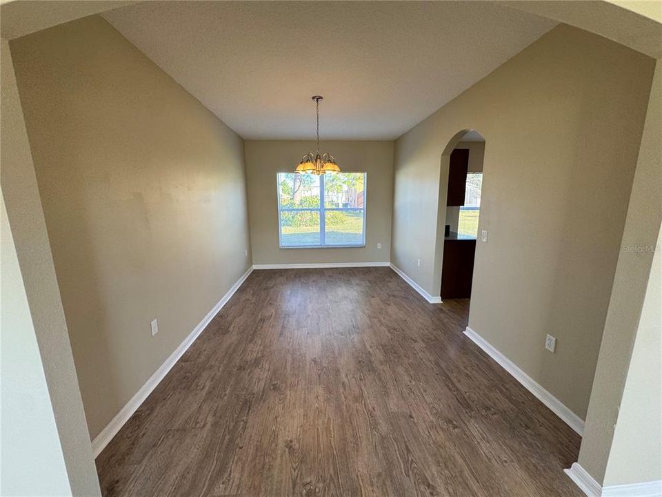 En Venta: $299,900 (4 camas, 2 baños, 2162 Pies cuadrados)