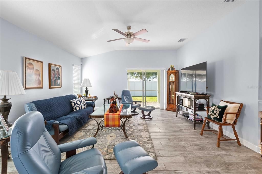 На продажу: $285,000 (2 спален, 2 ванн, 1492 Квадратных фут)