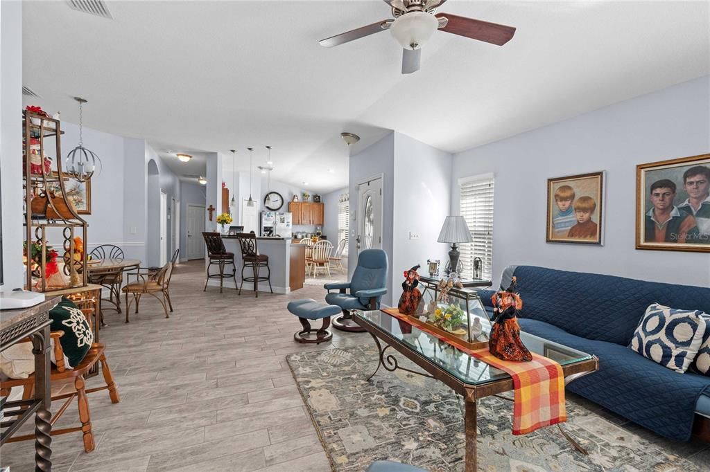 На продажу: $285,000 (2 спален, 2 ванн, 1492 Квадратных фут)