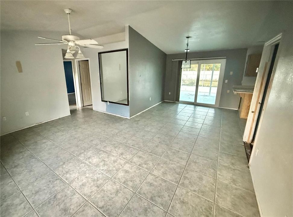 For Sale: $185,250 (2 beds, 2 baths, 1096 Square Feet)