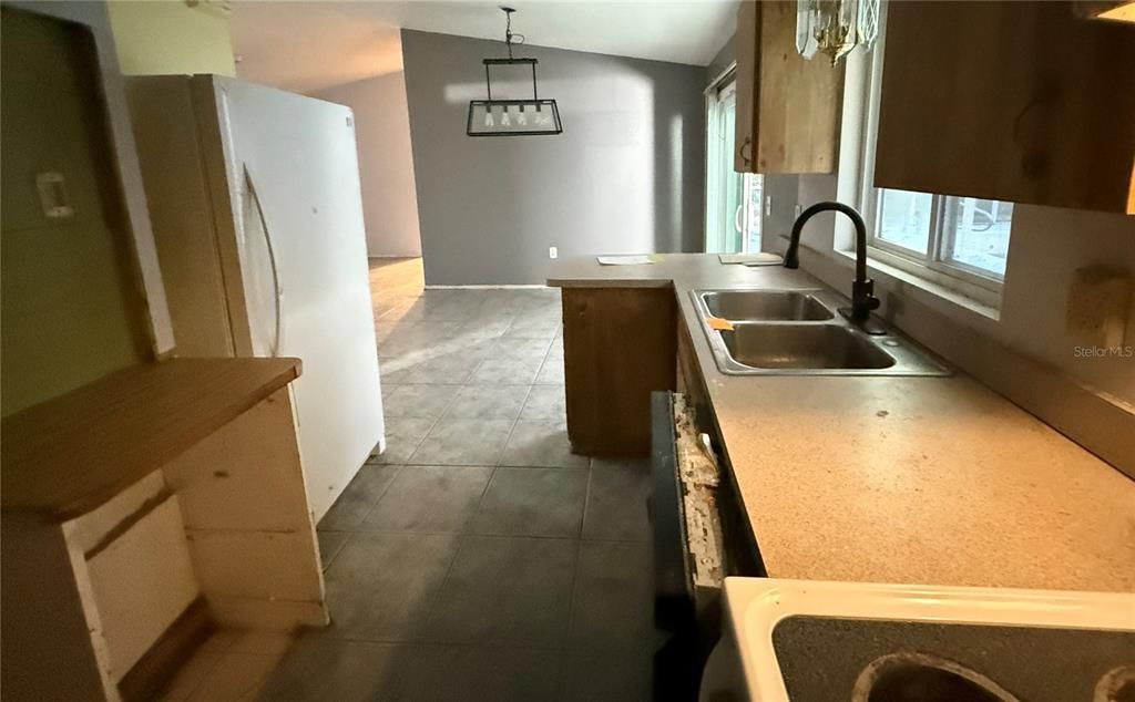 For Sale: $185,250 (2 beds, 2 baths, 1096 Square Feet)