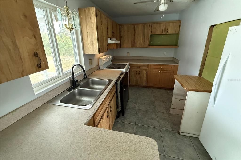 For Sale: $185,250 (2 beds, 2 baths, 1096 Square Feet)