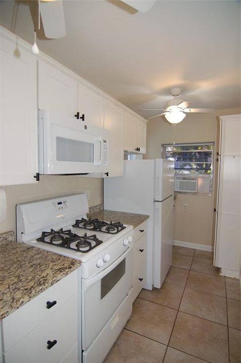 出租: $1,600 (1 贝兹, 1 浴室, 692 平方英尺)