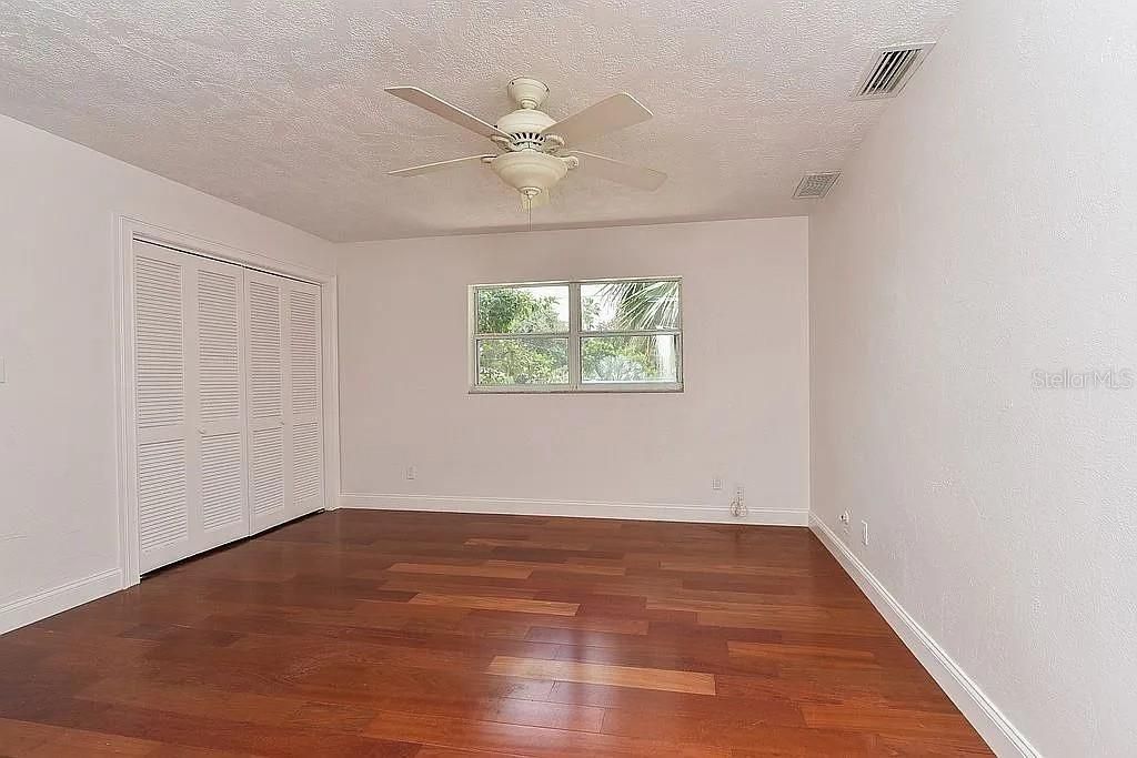 For Rent: $3,950 (5 beds, 3 baths, 3042 Square Feet)