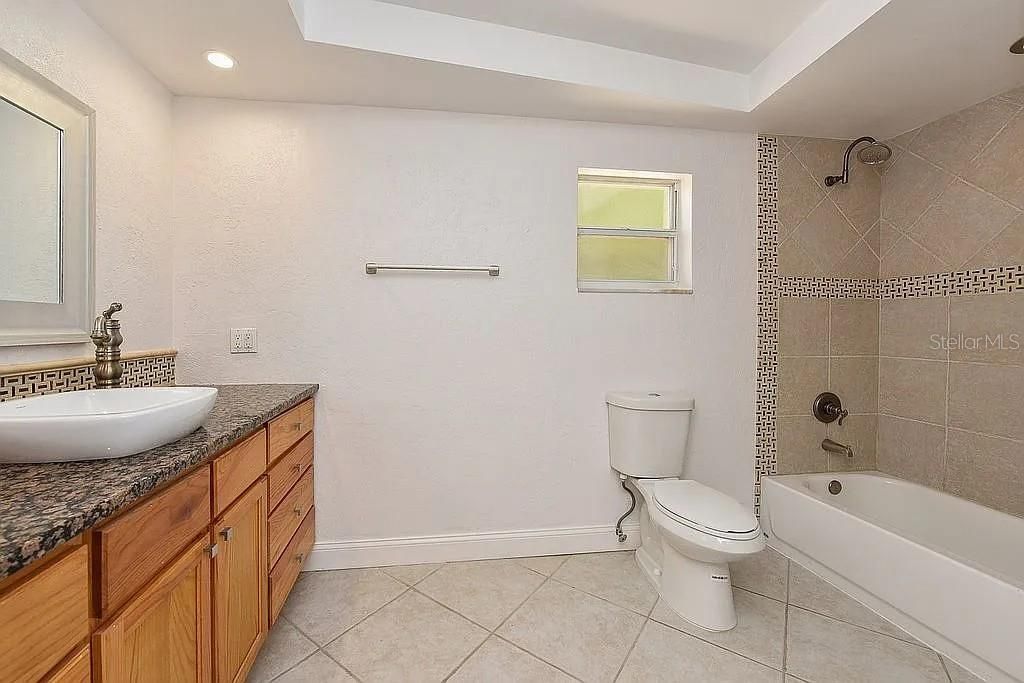 For Rent: $3,950 (5 beds, 3 baths, 3042 Square Feet)