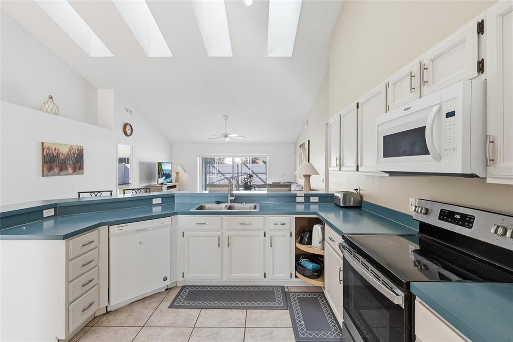 For Rent: $2,300 (4 beds, 3 baths, 2444 Square Feet)