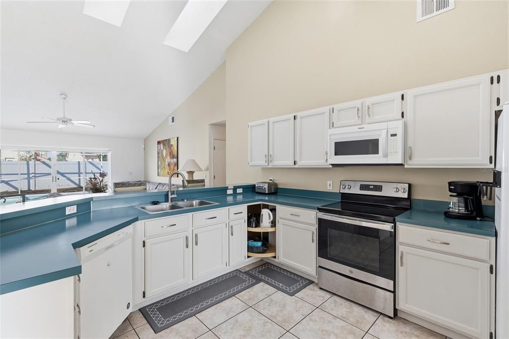 For Rent: $2,300 (4 beds, 3 baths, 2444 Square Feet)