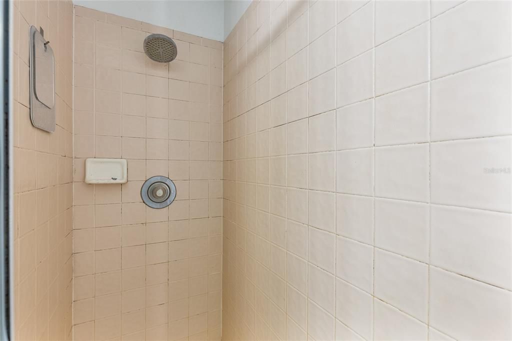 For Rent: $2,300 (4 beds, 3 baths, 2444 Square Feet)