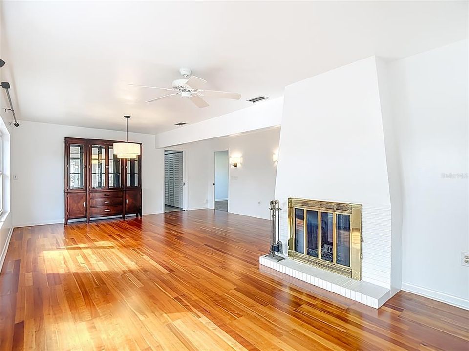 En Venta: $675,000 (3 camas, 3 baños, 2310 Pies cuadrados)