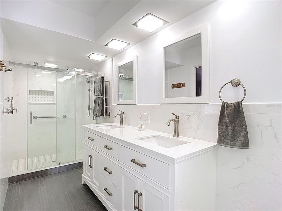 En Venta: $675,000 (3 camas, 3 baños, 2310 Pies cuadrados)