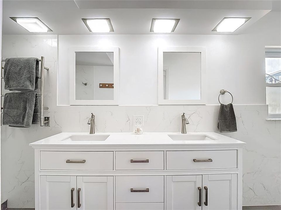 En Venta: $675,000 (3 camas, 3 baños, 2310 Pies cuadrados)