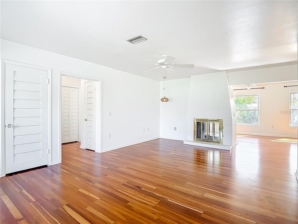 En Venta: $675,000 (3 camas, 3 baños, 2310 Pies cuadrados)