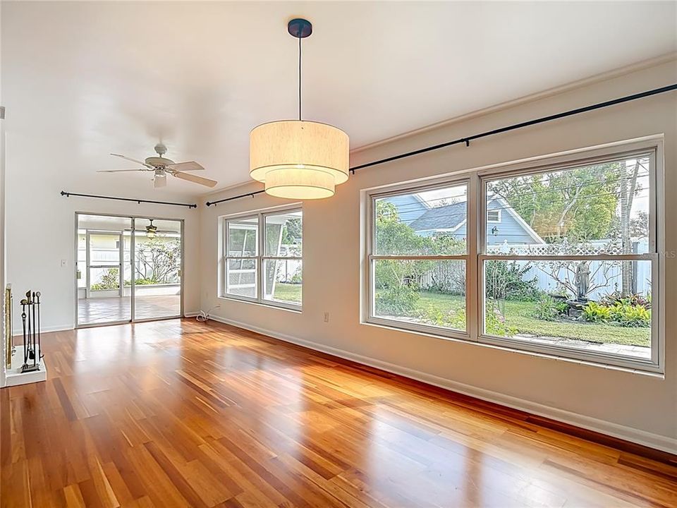 En Venta: $675,000 (3 camas, 3 baños, 2310 Pies cuadrados)