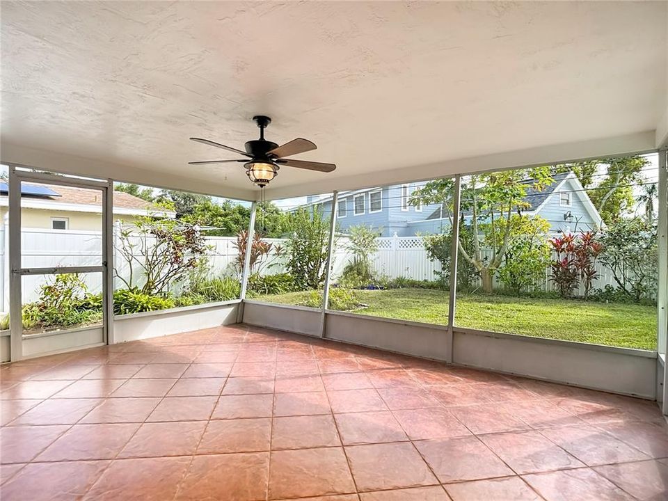 En Venta: $675,000 (3 camas, 3 baños, 2310 Pies cuadrados)