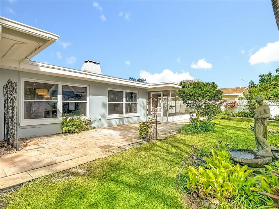 En Venta: $675,000 (3 camas, 3 baños, 2310 Pies cuadrados)