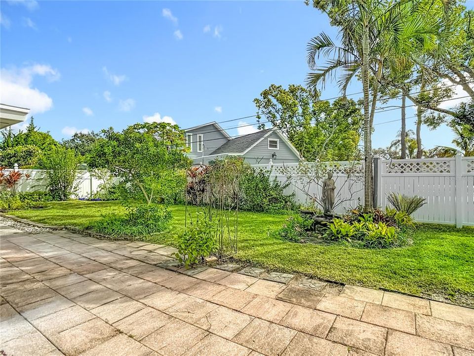 En Venta: $675,000 (3 camas, 3 baños, 2310 Pies cuadrados)