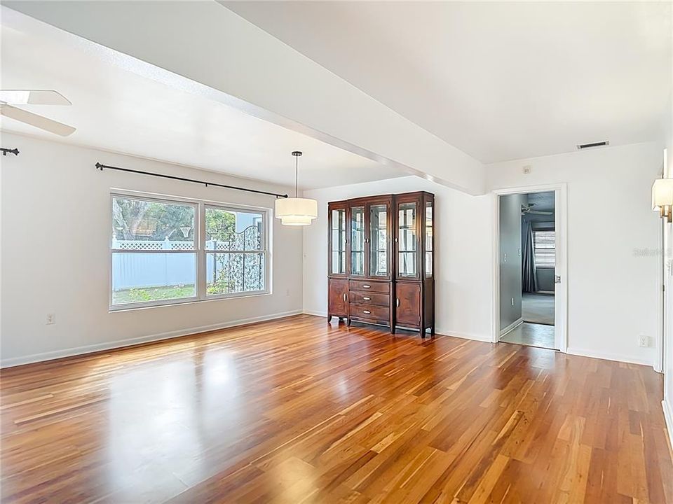 En Venta: $675,000 (3 camas, 3 baños, 2310 Pies cuadrados)