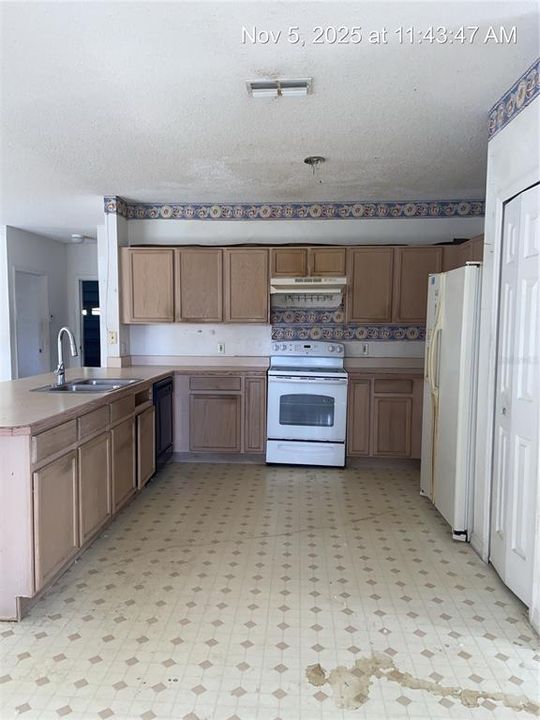 待售: $294,900 (4 贝兹, 2 浴室, 2930 平方英尺)